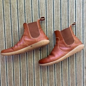 Vivobarefoot Geo Chelsea leather boot